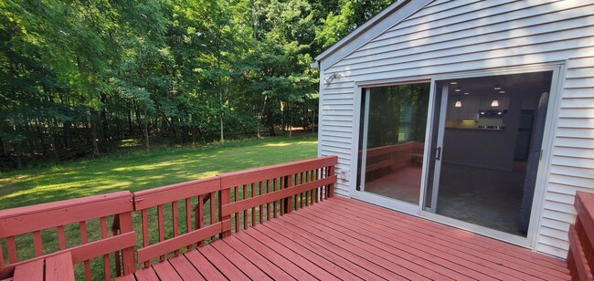 Building Photo - 4 Bedroom Parsonage Property 1 Mile to Fra...