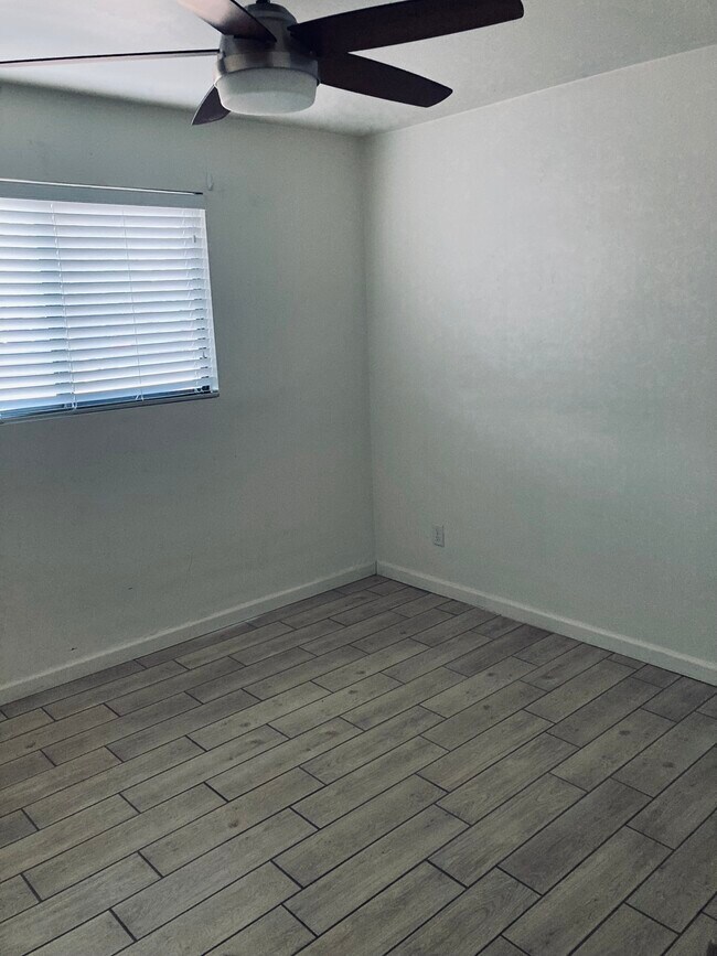 Building Photo - 6701 E Wilshire Dr
