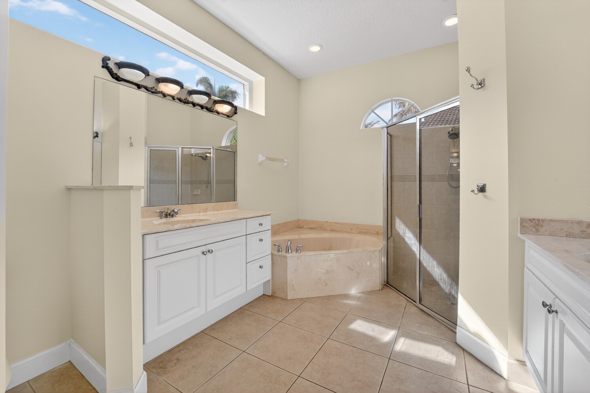 Building Photo - 854 SW Saint Tropez Ct