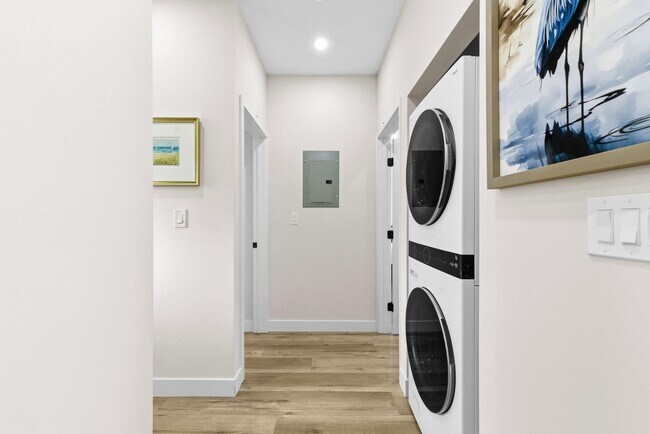 Building Photo - 436 Date Ave