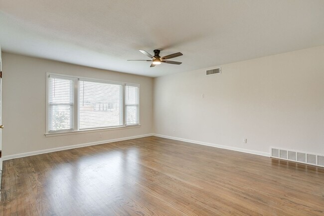 Building Photo - Ready for New Tenant- 3 Bedroom, 2 Bath Home in near Arlington Heights- 76107