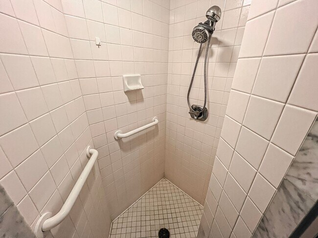 Building Photo - Fantastic 3 Bedroom 3 Bathroom Condo With ...