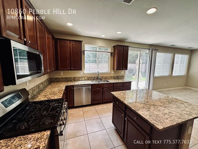 Building Photo - 10860 Pebble Hill Dr
