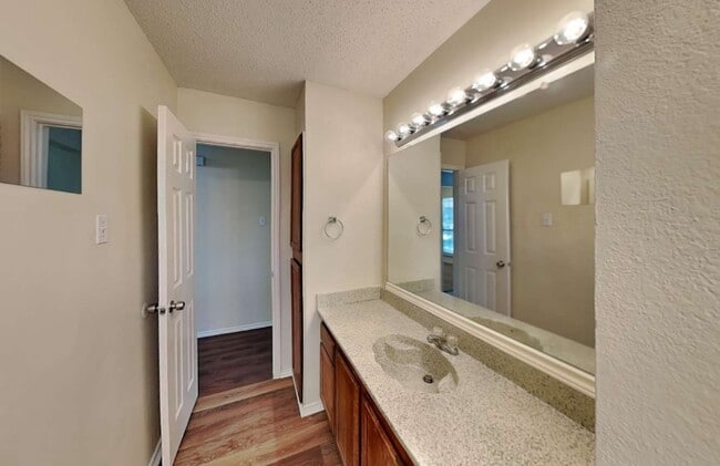 Building Photo - 431 Rialto Way