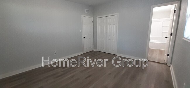 Building Photo - 6110 Perrine Dr