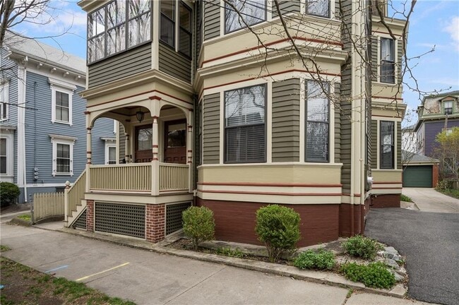 Building Photo - 22 Sycamore St