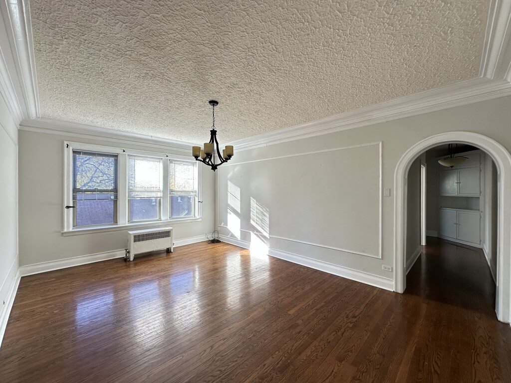 Building Photo - 1527 W Pratt Blvd