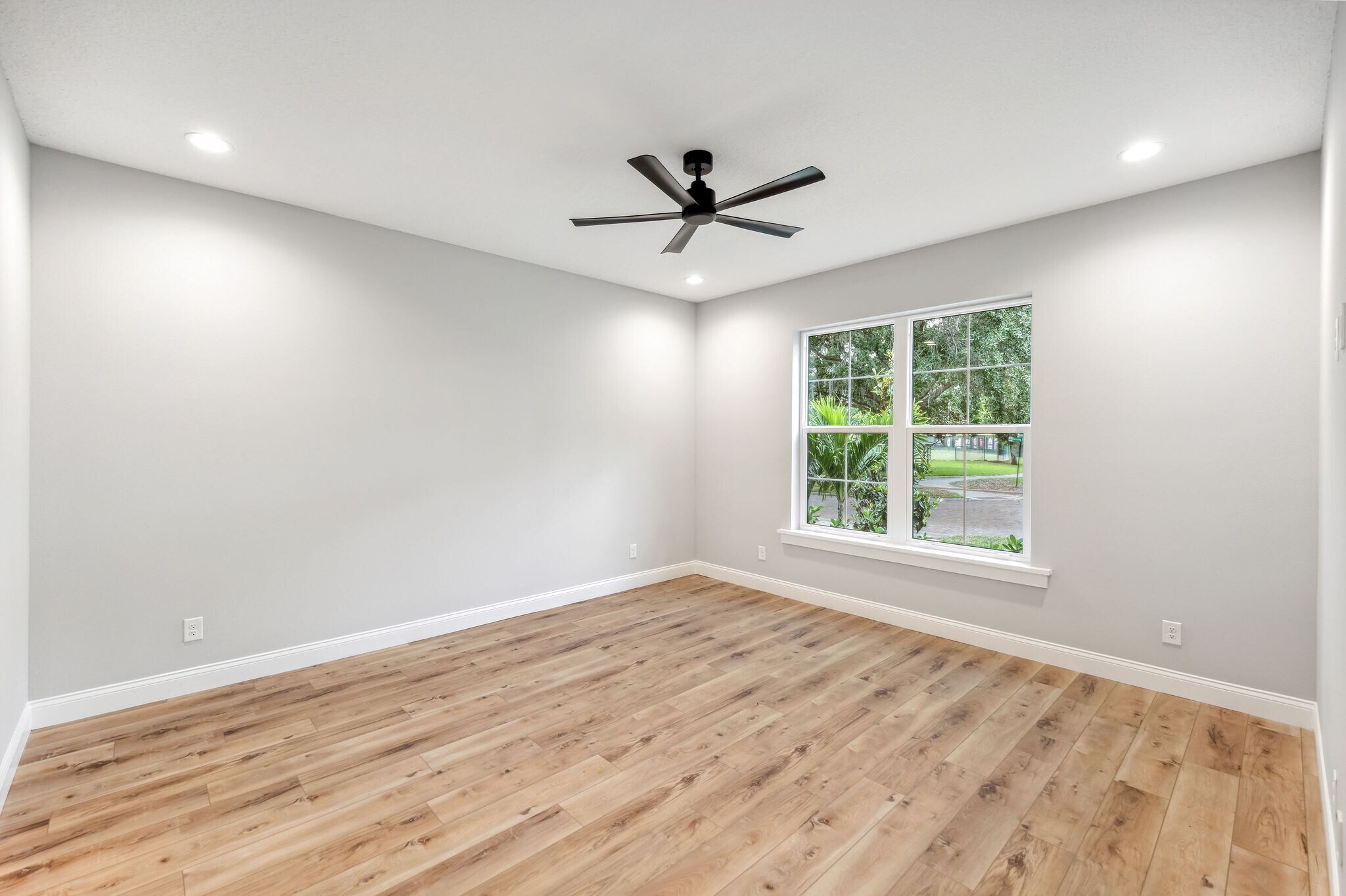 Building Photo - 444 Delaney Park Dr