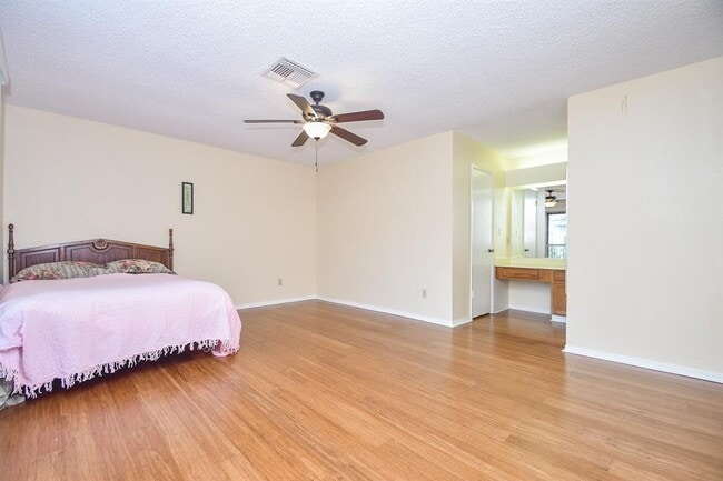 Building Photo - 11902 S Fairhollow Ln