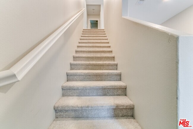 Building Photo - 713 Daniel Freeman Cir