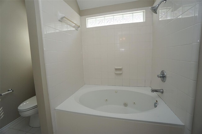 Building Photo - Location, Location! A Must-See Midtown Gem!