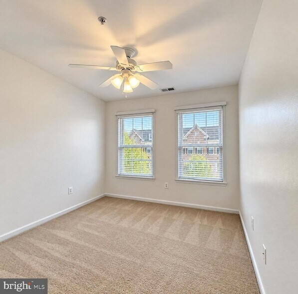 Building Photo - 2467 Cheyenne Dr