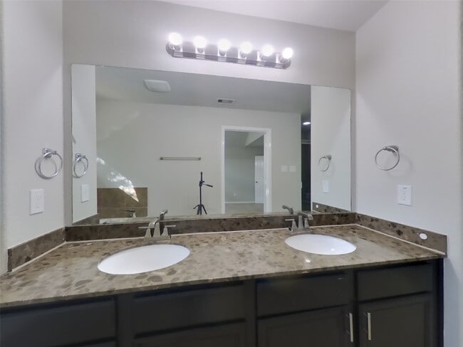 Building Photo - 17103 Amarose Dr