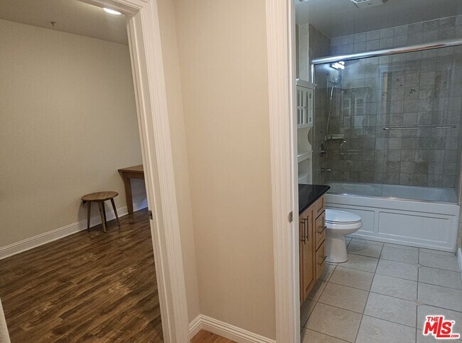 Building Photo - 1128 S Serrano Ave