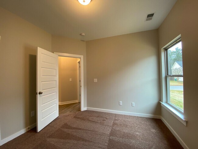 Building Photo - 65 Red Oak Ct