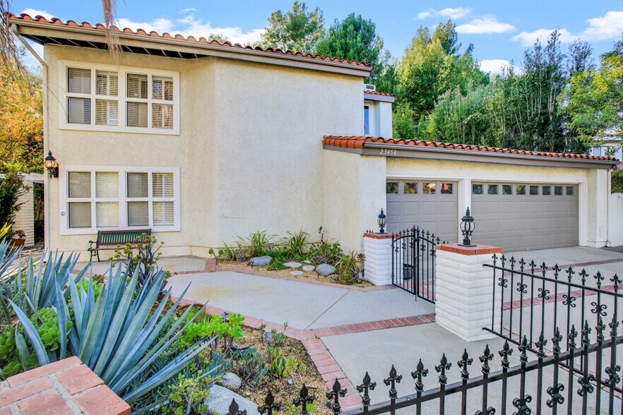 Building Photo - 23450 Park Hermosa