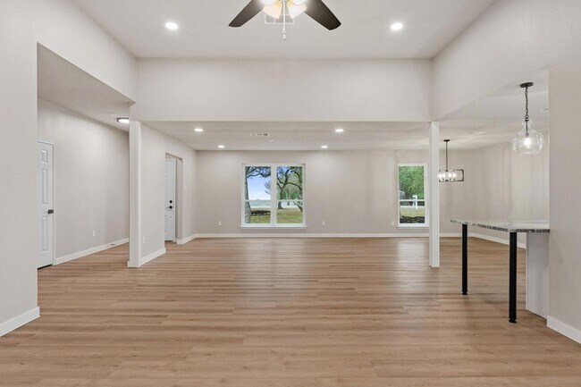 Building Photo - 900 Morgan Hill Dr