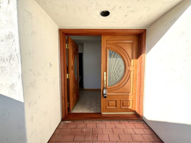 Building Photo - 107 S Lucia Ave