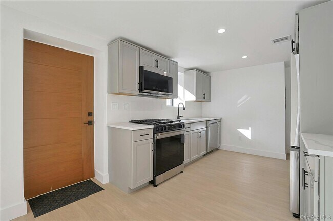 Building Photo - 229 Piermont Ave