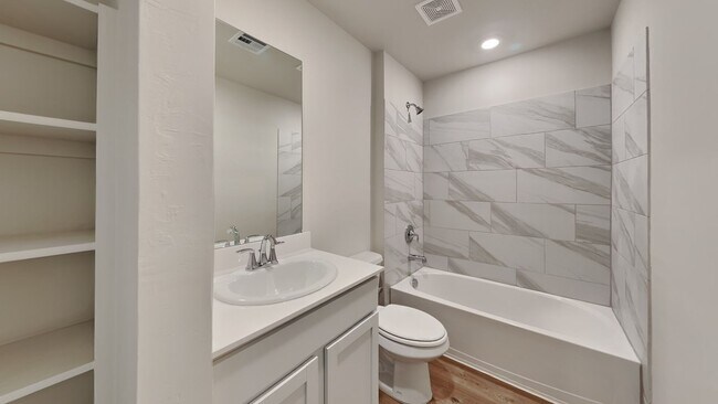 Building Photo - Beautiful and Spacious 4 Bedroom Home in M...