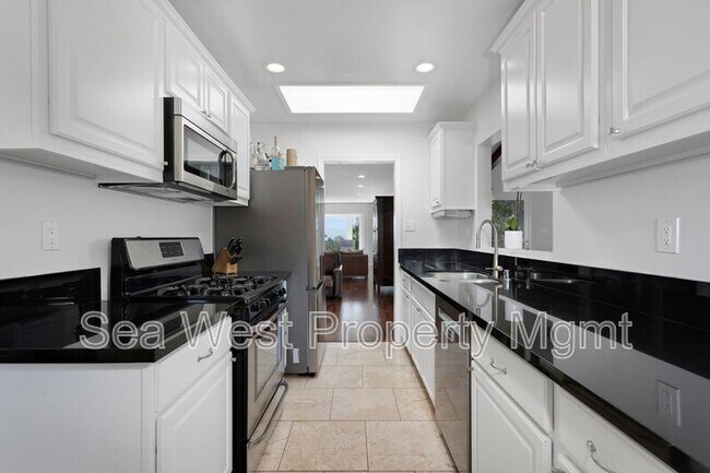 Building Photo - 3267 Bernardo Ln