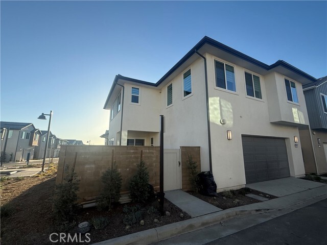 Building Photo - 301 Shoveler