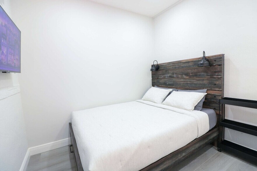 Building Photo - 2227 Cody St