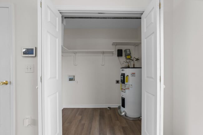 Building Photo - 340 Circle Dr