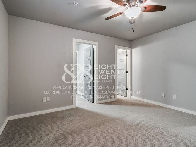 Building Photo - *AVAILABLE NOW!* Urban chic 3 bed/2.5 bath Townhome in West Norman!