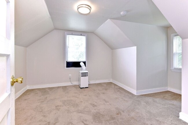 Building Photo - 606 Yorktown Rd