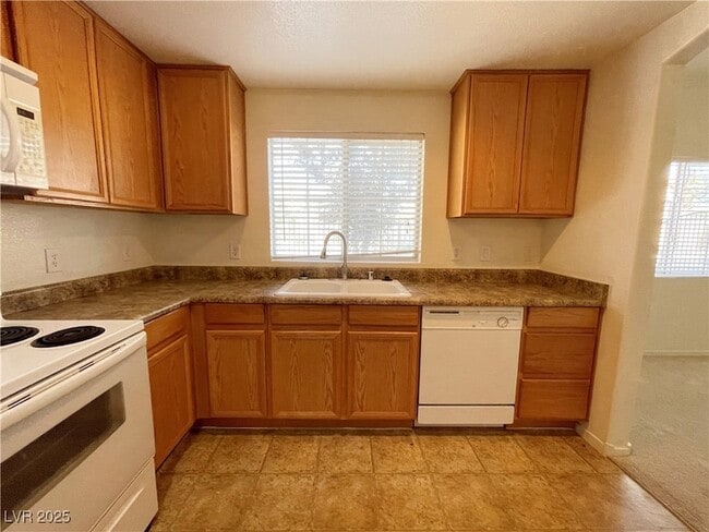 Building Photo - 6160 Rumrill St