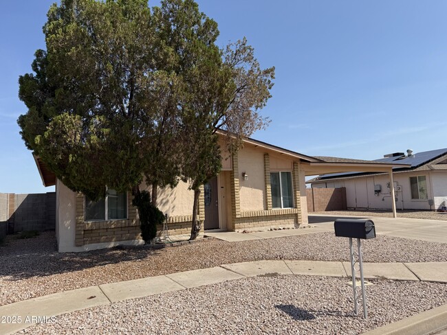 Building Photo - 2650 W Isabella Ave