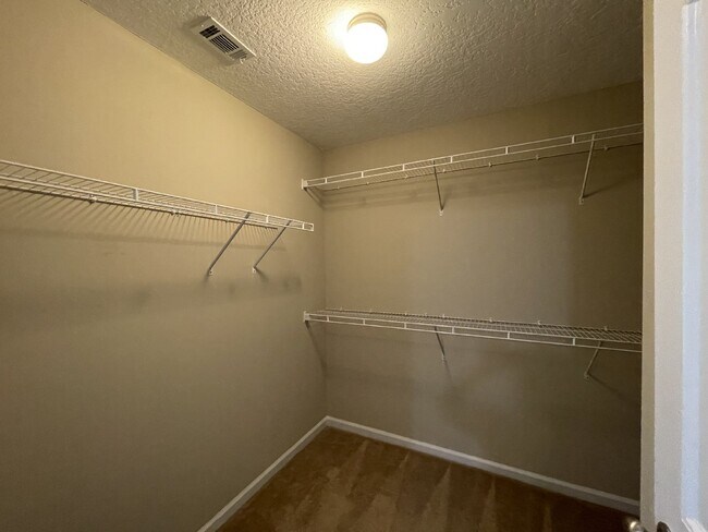 Building Photo - Home For Rent