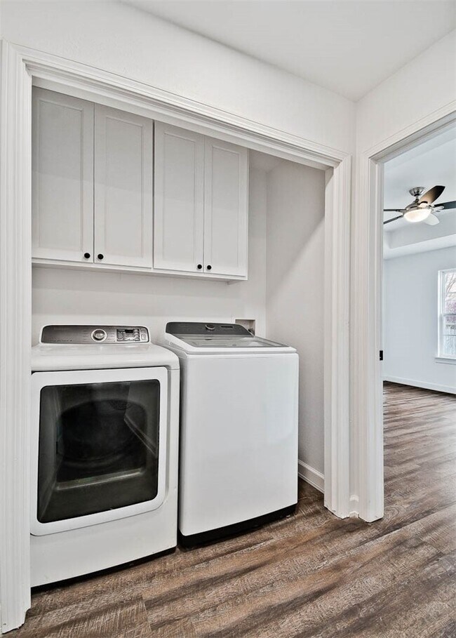 Building Photo - 902 SW Hopi Cir