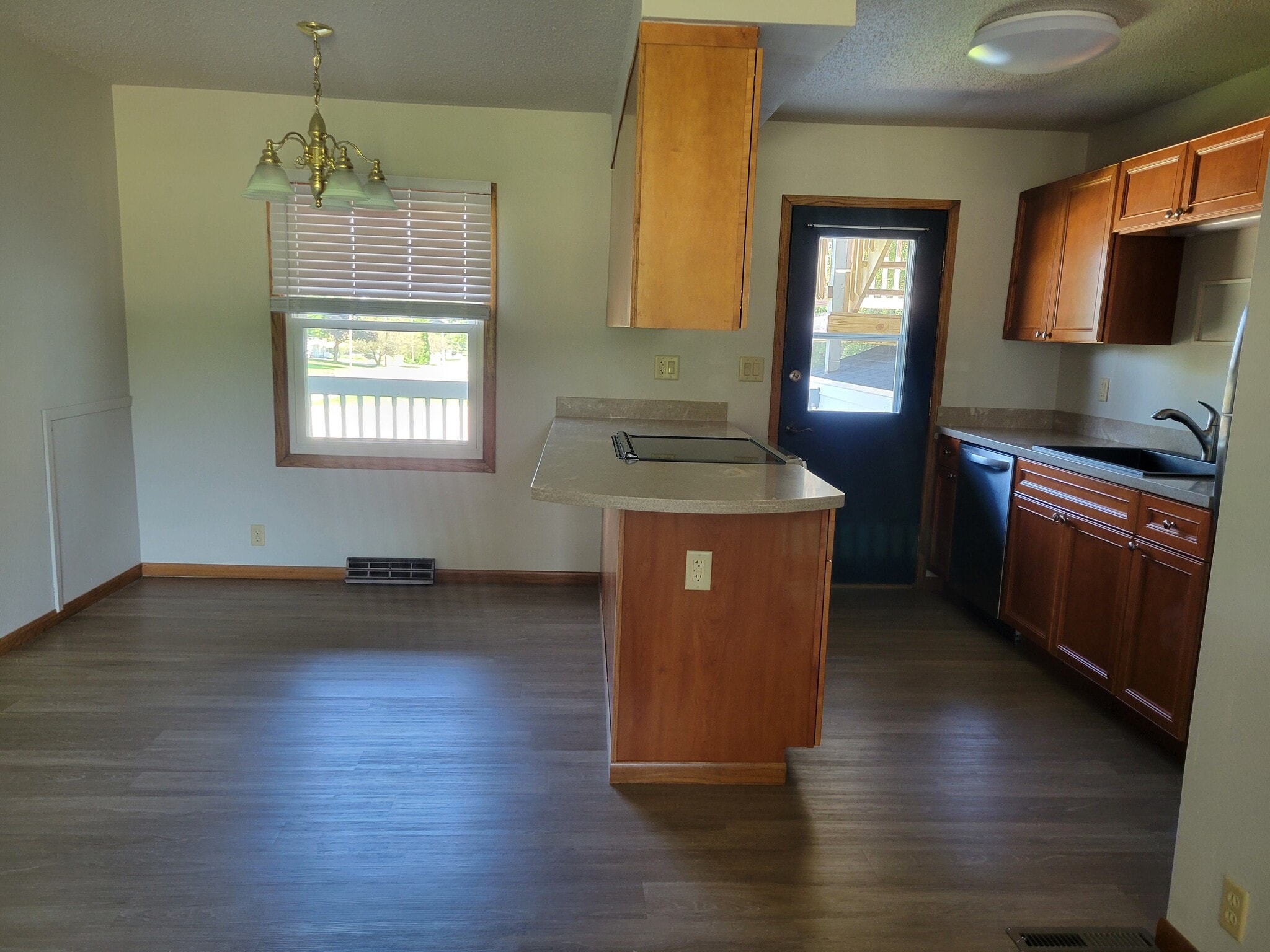 Kitchen & dining room - 3014 Rownd St
