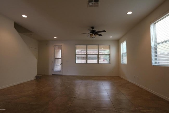 Building Photo - 1404 S Newberry Ln