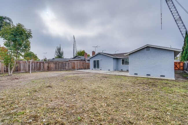 Building Photo - 1660 S Capitol Ave