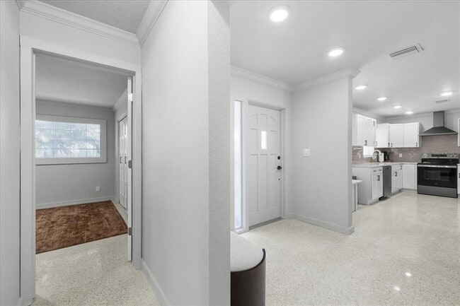 Building Photo - 10001 S Yacht Club Dr