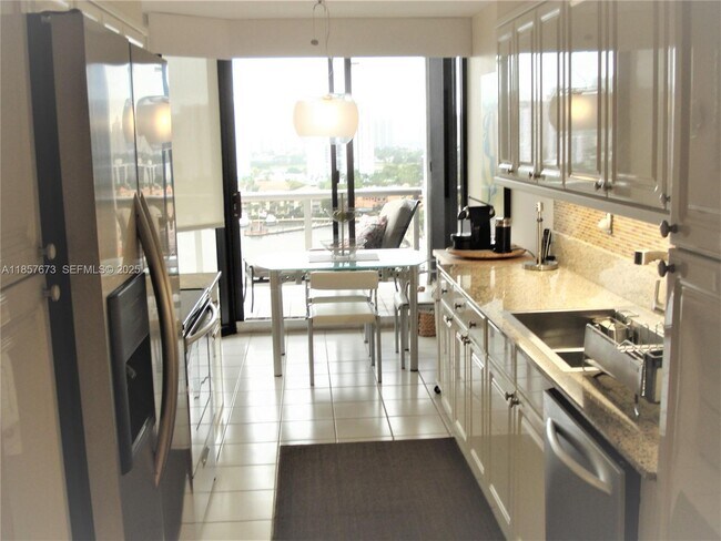 Building Photo - 3600 Yacht Club Dr