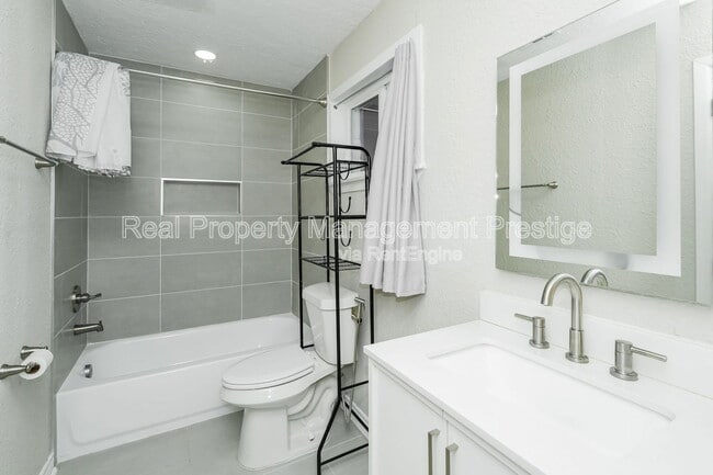 Building Photo - 2113 21st Ave N