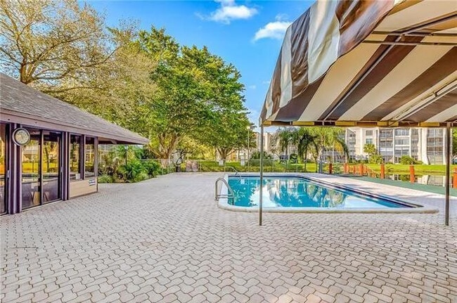 Building Photo - 9430 Poinciana Pl