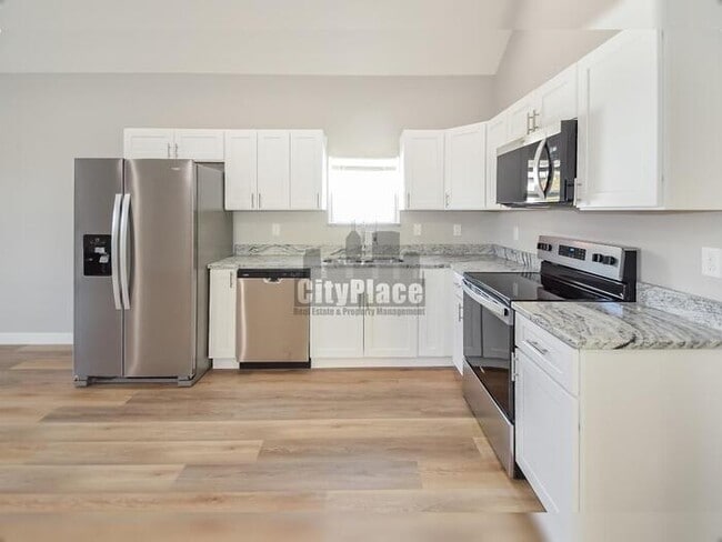 Building Photo - 2801 E Riverside Dr