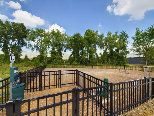 Building Photo - 301 W 20th St