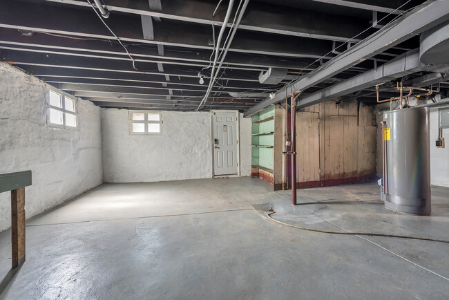 Building Photo - 1223 Gruner pl