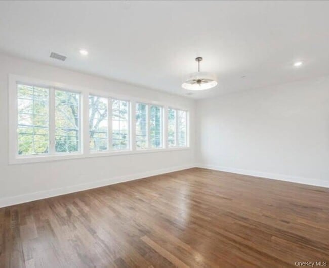 Building Photo - 142 Maple Ave