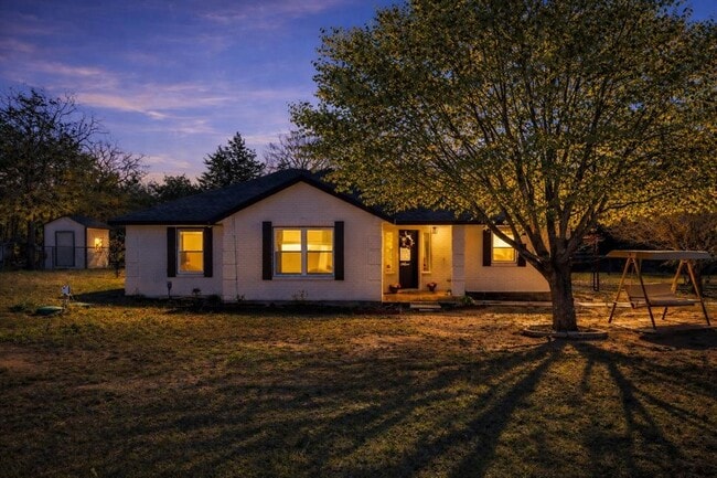 Building Photo - 137 W Oak Dr