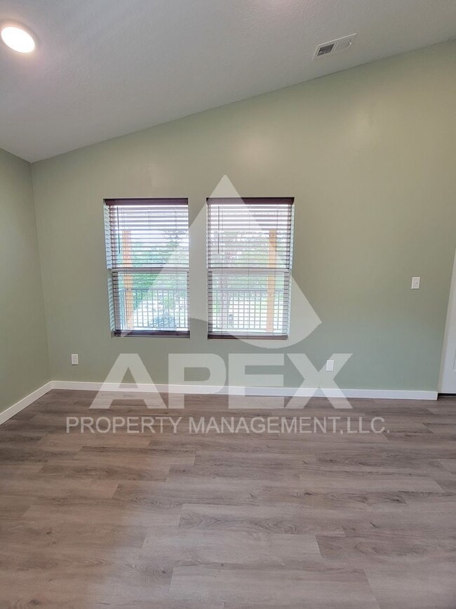 Building Photo - Recently Built 3Bd - 2 Ba Single Family Ho...
