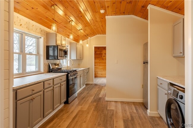 Building Photo - 6082 Reservoir Rd