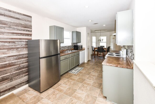Building Photo - 3703 Frigate Dr