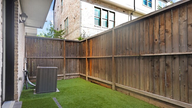Building Photo - 4018 University Grove St